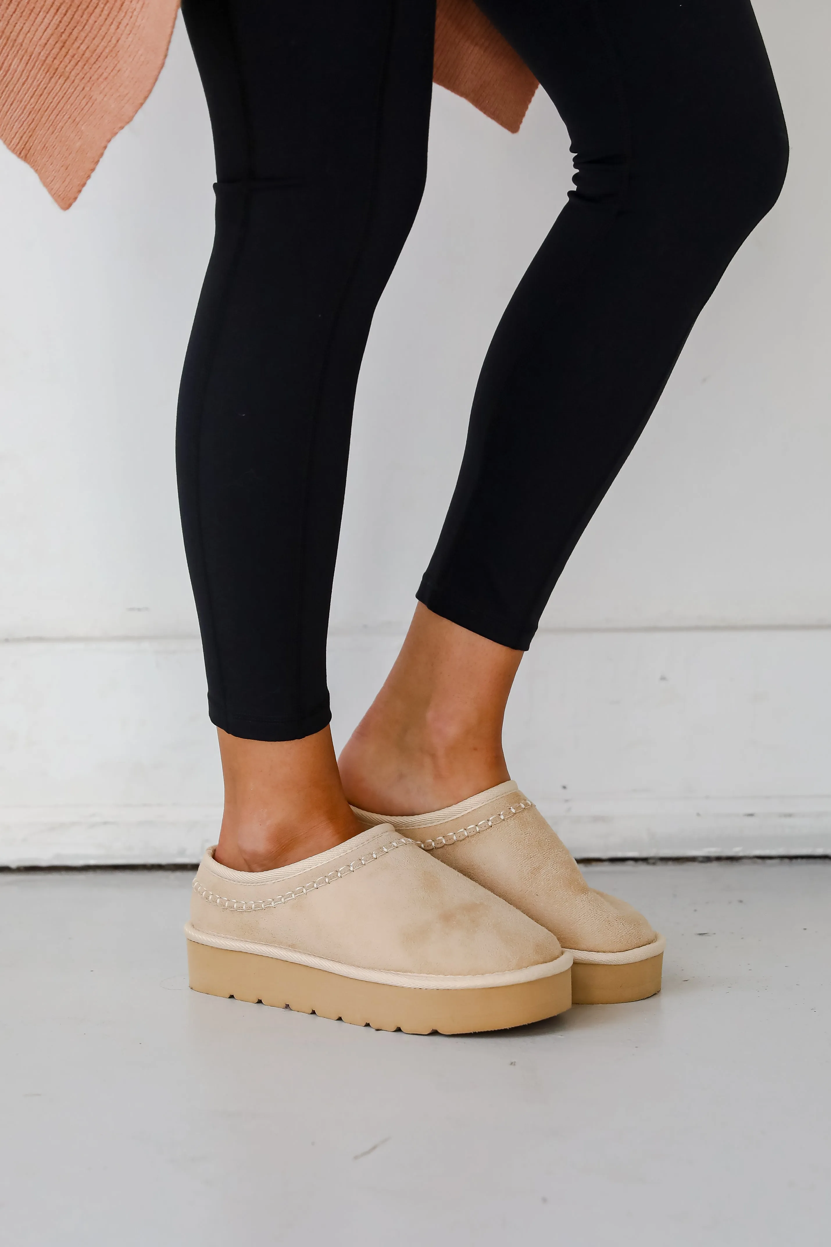 FINAL SALE - Staying In Platform Slippers - DOORBUSTER