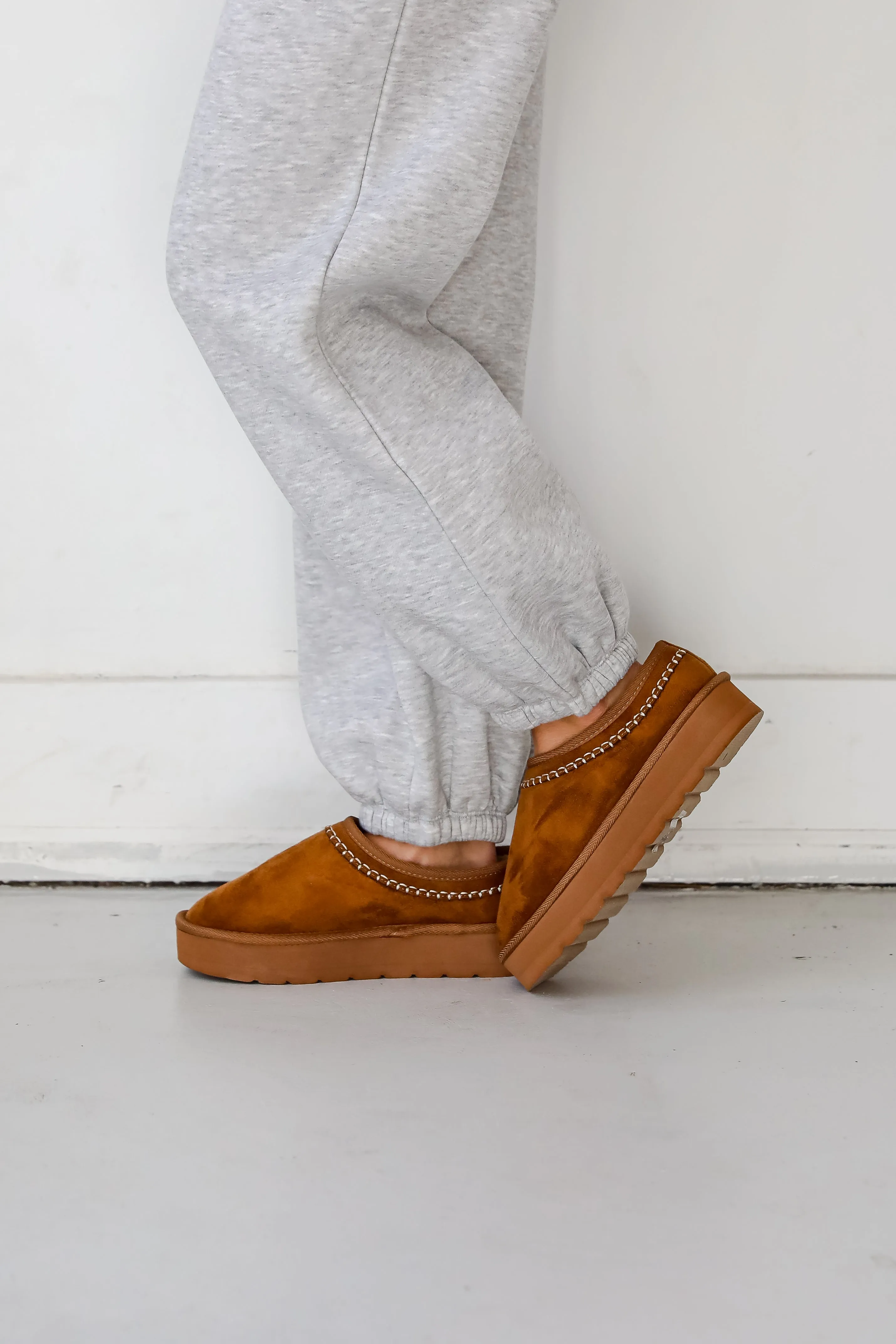 FINAL SALE - Staying In Platform Slippers - DOORBUSTER