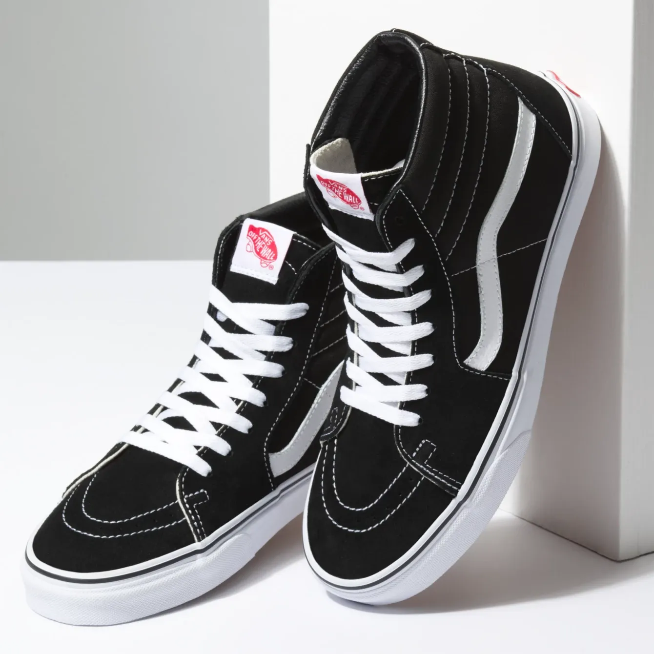 Vans Unisex Sk8-Hi Shoes - Black / White